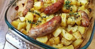 Pommes de terre et saucisses au four