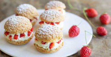 Choux craquelin à la chantilly mascarpone et aux fraises