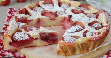 Clafoutis aux fraises qui fond dans la bouche