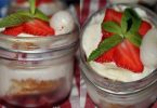 Fraises et litchis façon tiramisu très doux