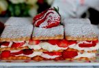 Gâteau de biscuits aux fraises et au mascarpone sans cuisson