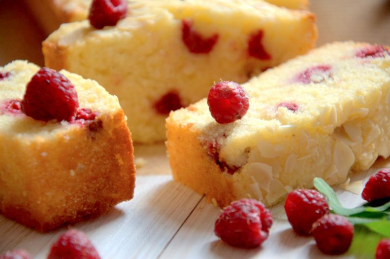 Gâteau de semoule aux framboises