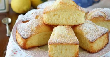 Gâteau moelleux au citron sans lait et sans beurre