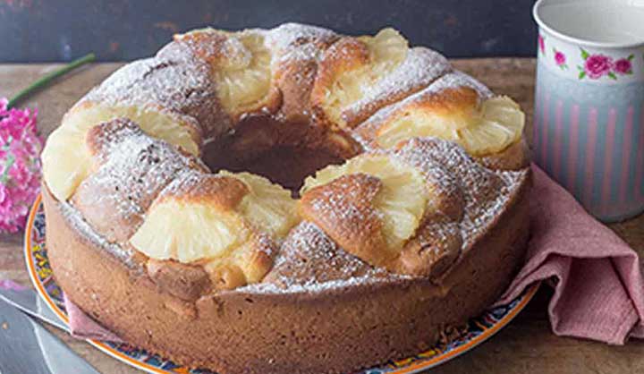 Incroyable gâteau moelleux au yaourt et ananas