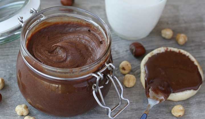 Pâte à tartiner au chocolat et noisettes facile