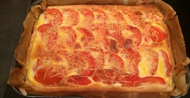 Tarte aux tomate, thon et à la moutarde