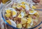 SALADE DE POMMES DE TERRE AVEC THON ET OEUFS FRAIS