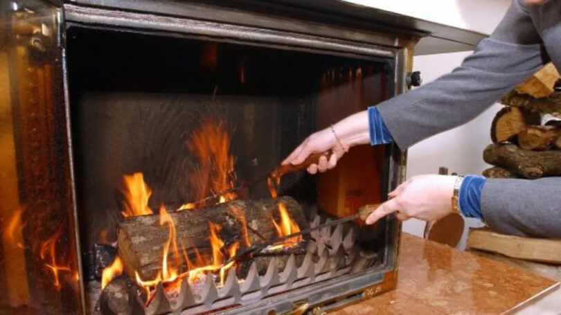 L’Astuce de Ramoneur Pour Faire Tenir un Feu de Cheminée TOUTE la Nuit.